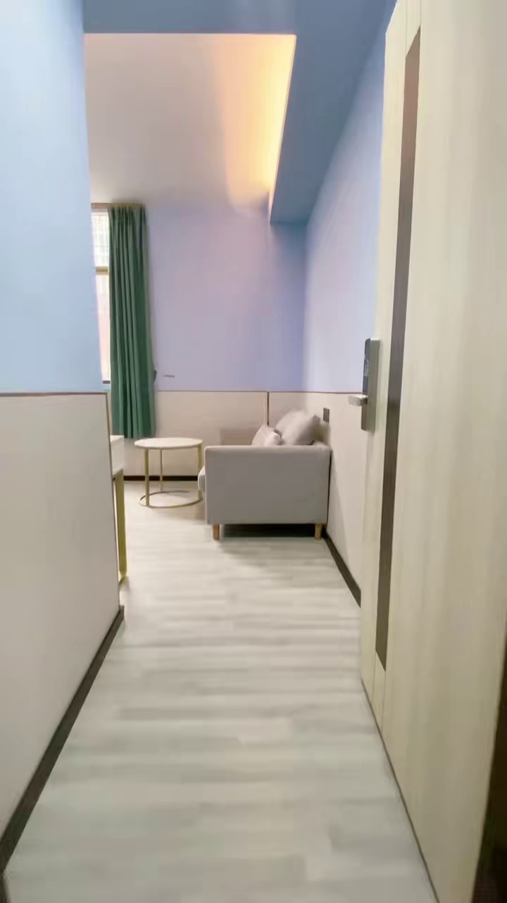 地址:公明下辇新村 户型:大单间 价格:1300包管理 详情:电梯房,采光好,空间大,家电齐全,拎包入住