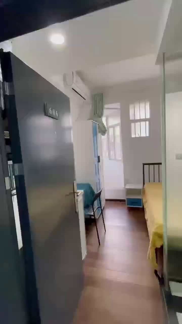 中山公园地铁口,小阳台单间1880