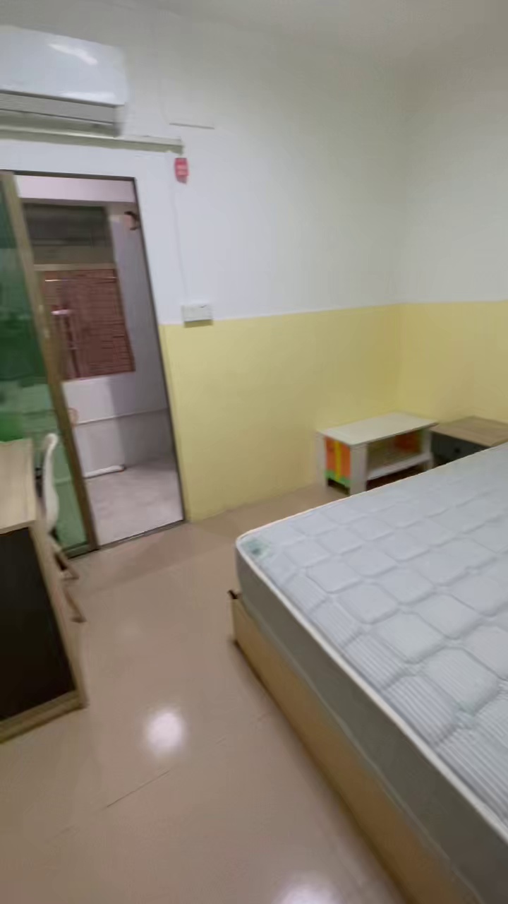 地址:公明下辇新村 户型:单间 价格:800包管理 详情:电梯房,采光好,空间大,家电齐全,拎包入住