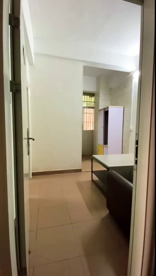 地址:公明上村 户型:一房一厅 价格:850 详情:步楼,采光好,空间大,家电齐全,拎包入住