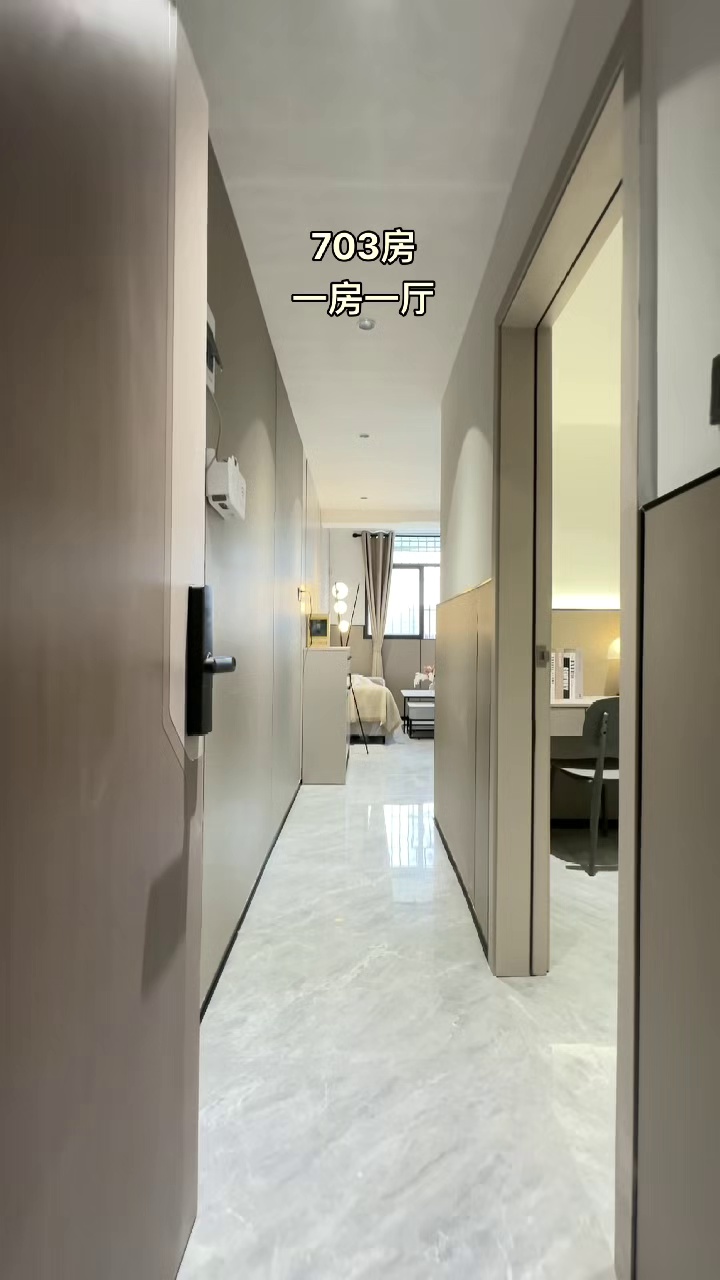 地址:公明上村 户型:一房一厅 价格:1680包管理 详情:电梯楼,采光好,空间大,家电齐全,拎包入住,临近地铁