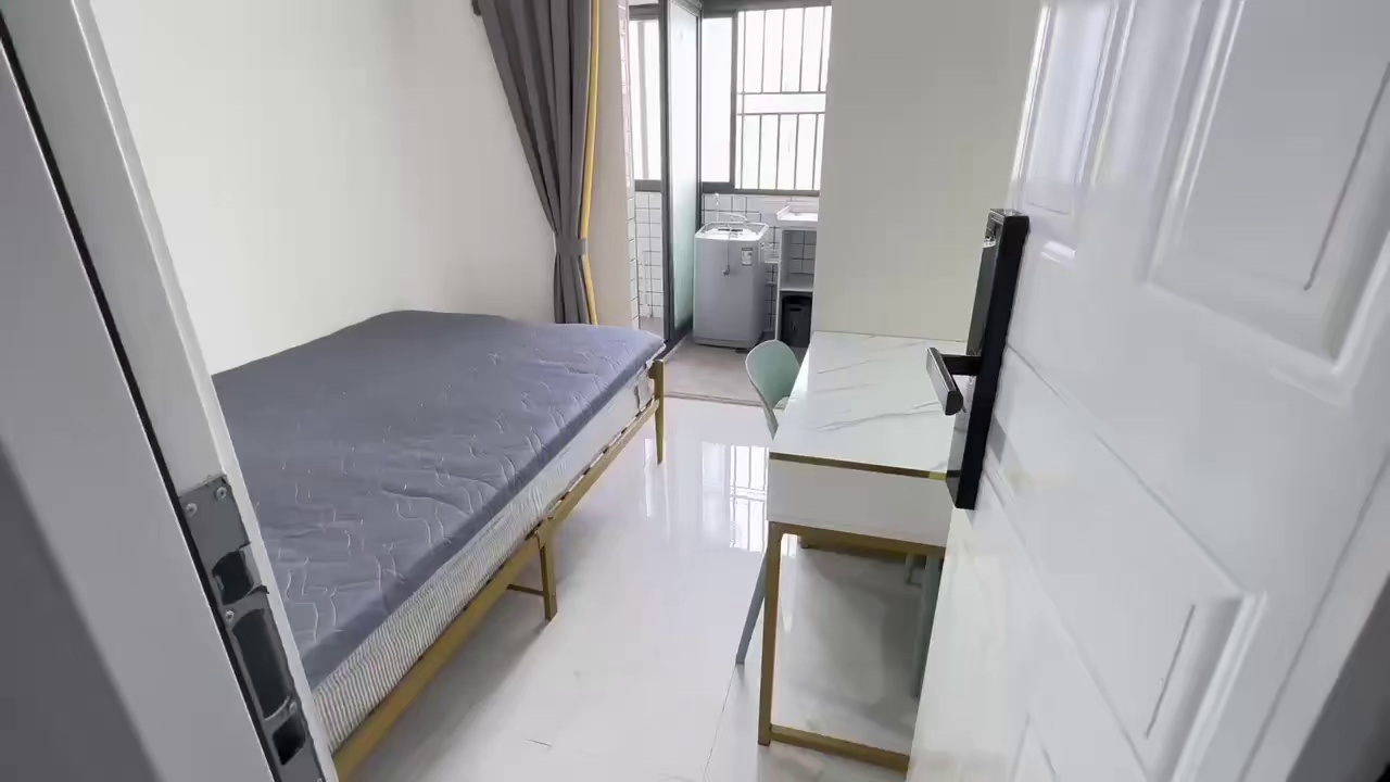 大新地铁站,电梯单间2699