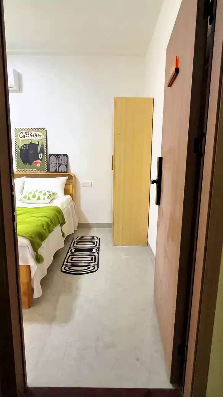 浪心新村公交站精装公寓1200包管理费,网络费 楼梯4楼