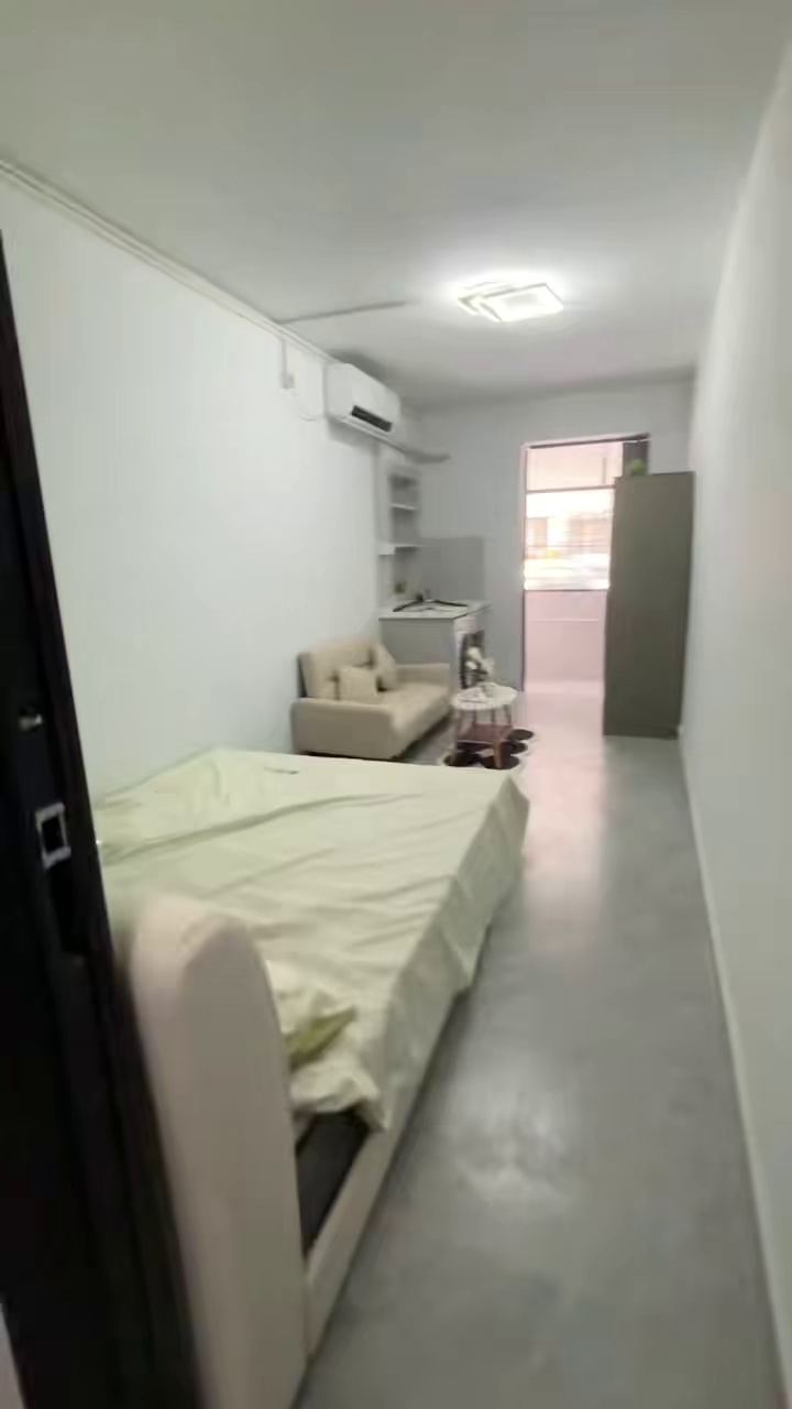 大新地铁口,精装大单间2600