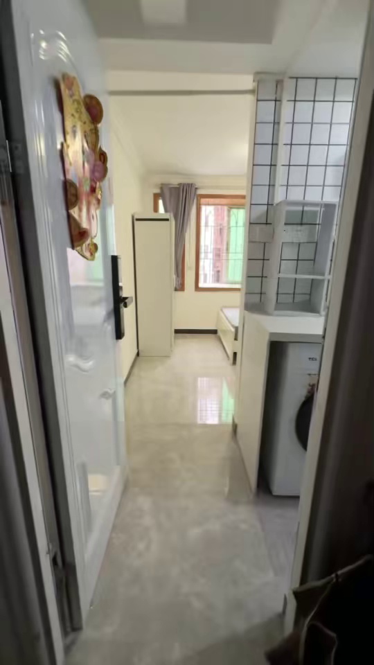 大新地铁口,小区大单间2600