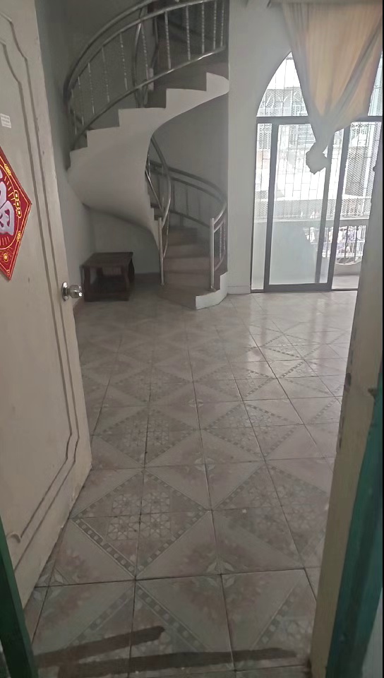 出租下水径90手大二房一厅4楼2800