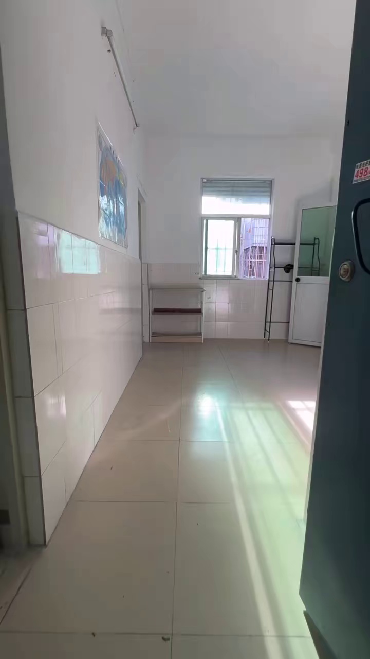 荔园市场附近两房一厅租金1800,步梯5楼