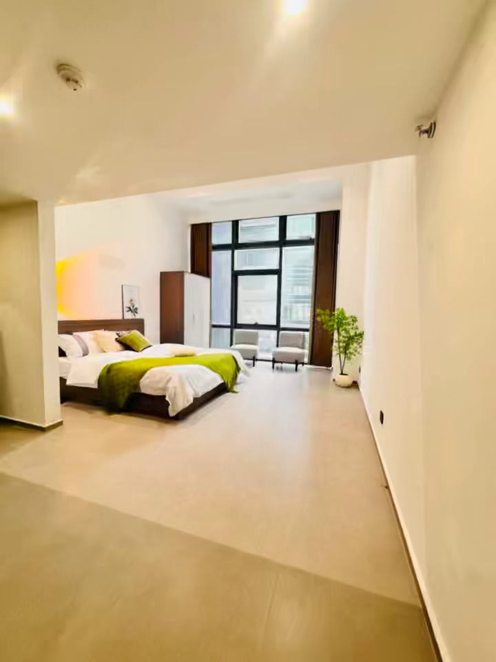 杨美 落地窗大单间 2700起