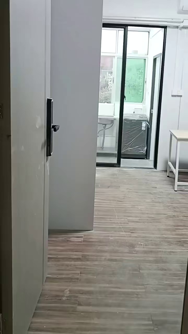 出租:杨美 地铁站,精装修公寓单间,双人床,四人床租金1750 2080