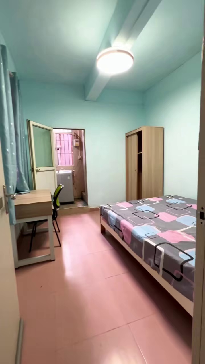 地址:公明下辇新村 户型:单间 价格:620包管理 详情:楼梯房,采光好,空间大,家电齐全,拎包入住