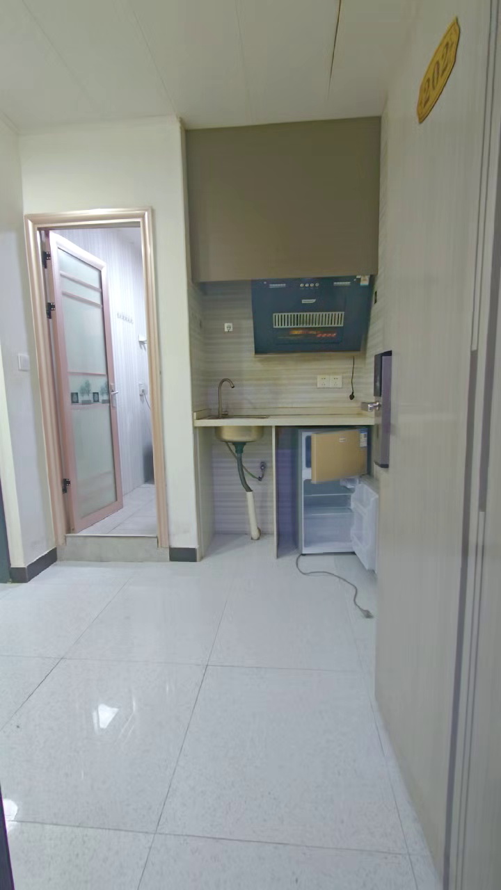 爱联地铁站一房一厅年底特价1350包管理网络