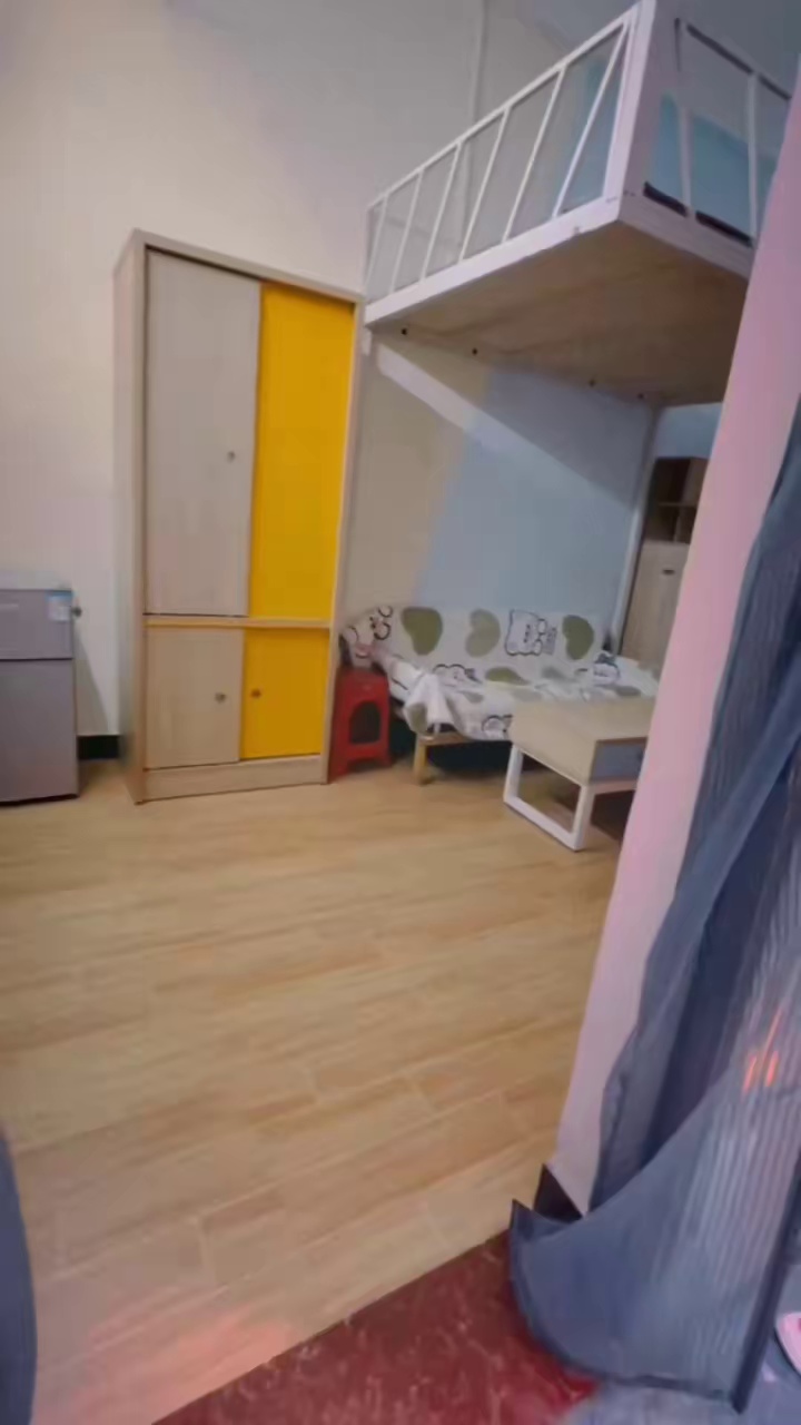 龙华地铁站附近 复试一楼1280很合适摆摊人选