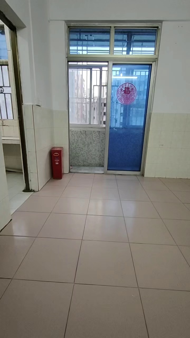 房租1650,布吉一村一房一厅2楼带阳台光线好