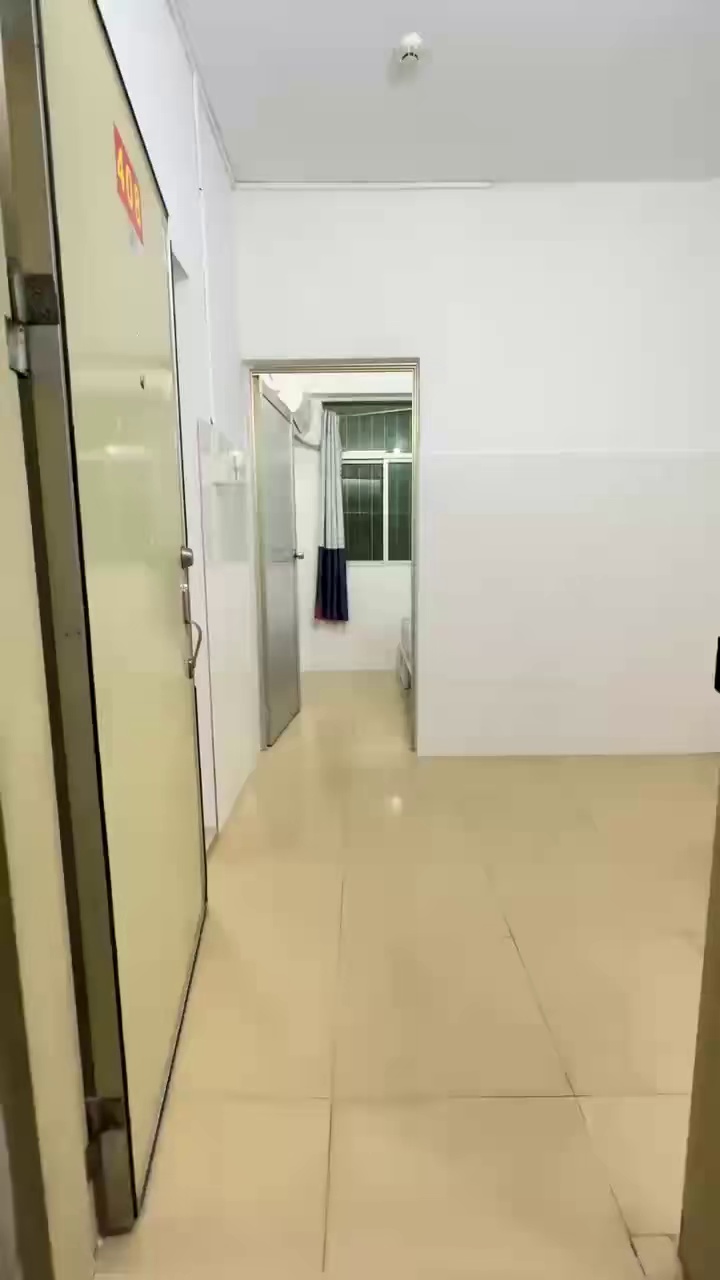 :固戍f口(楼梯) :阳台一房一厅 :房租1450 : 地铁站700米 优势:格局好,光线好,性价比高