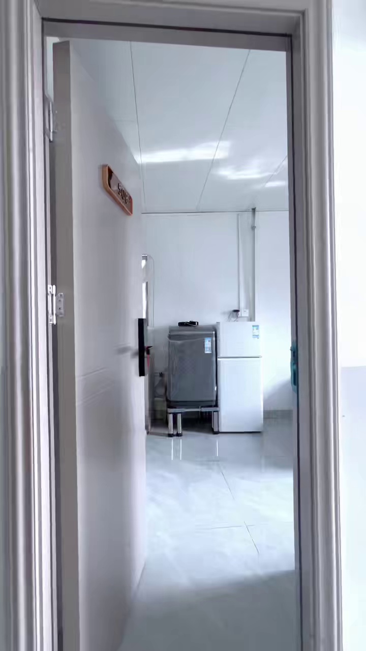 1180布吉街莲花北巷5楼独立大单房1180月,房子干净,光线好,空间大,拎包入住