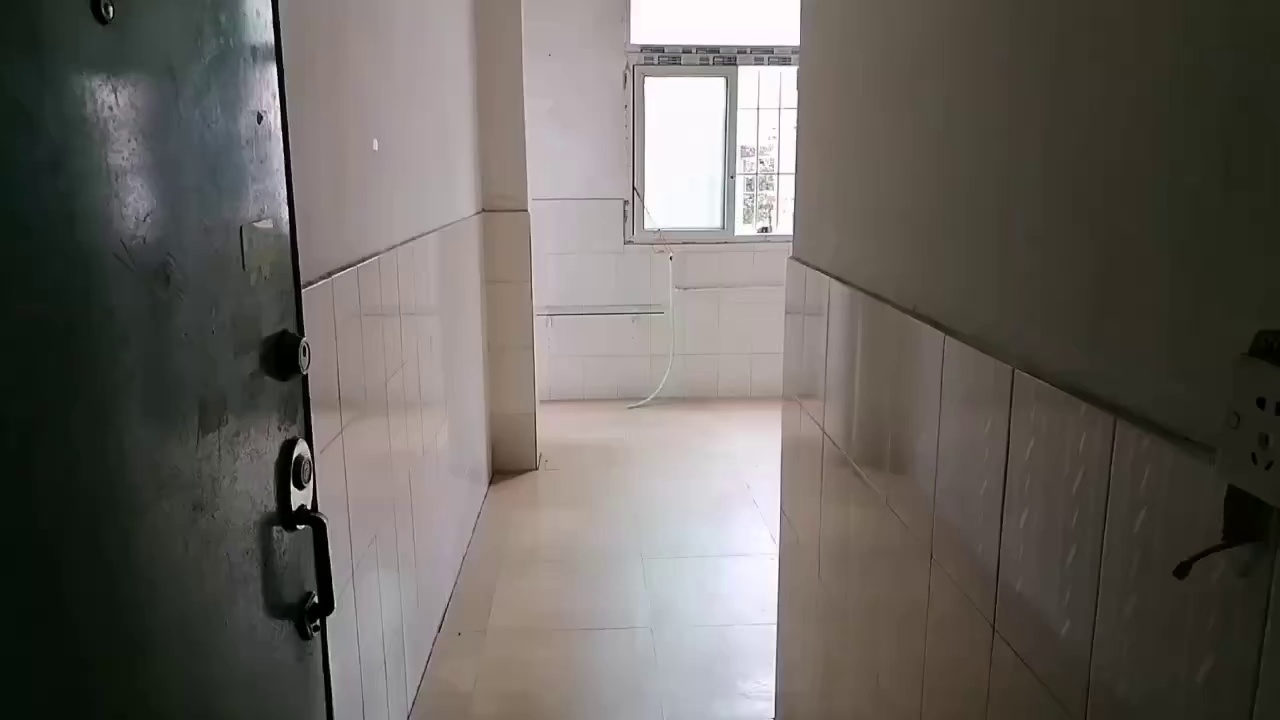 坂田地铁口,楼梯2楼带阳台一房一厅 朝南户型,采光无遮挡,1650 月